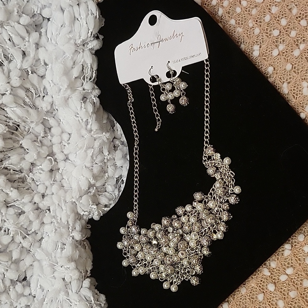 Necklace & Earrings - Picture 3 of 9